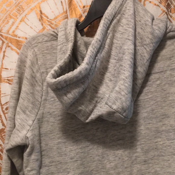 Hollister Ladies Hoodie with Thumbholes - Picture 5 of 5